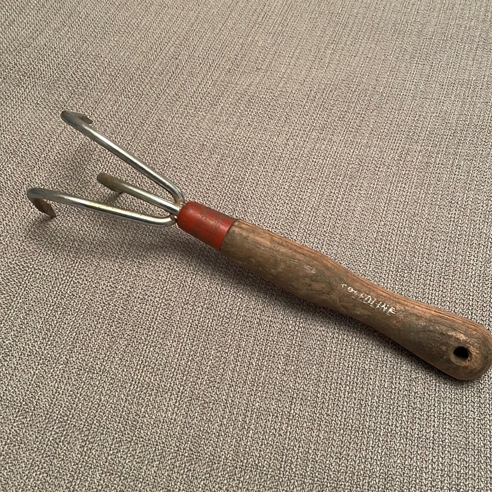 Vintage SPEEDLINE Cultivator Handheld Garden Tool Wooden Handle